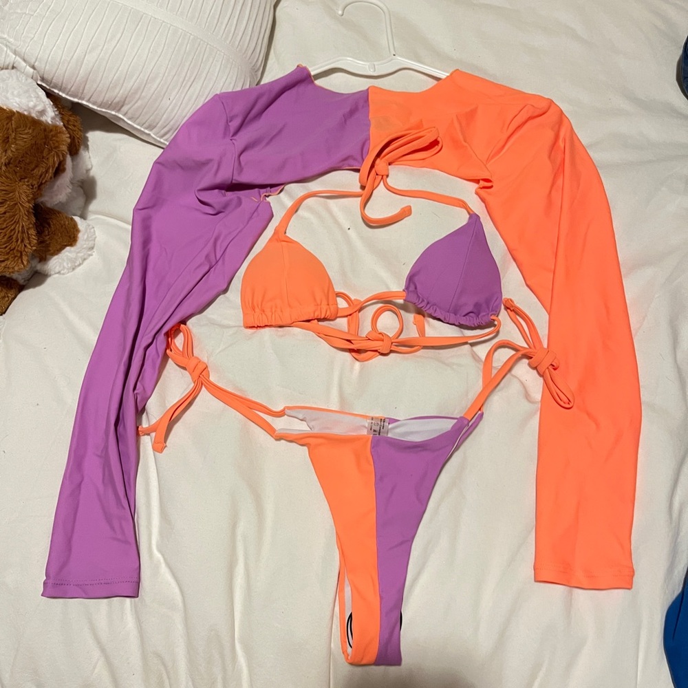 Swim suit set never worn